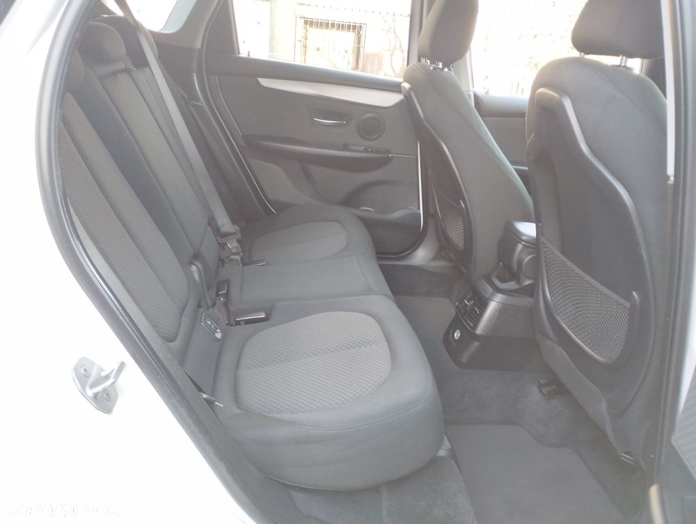 BMW Seria 2 216d - 14