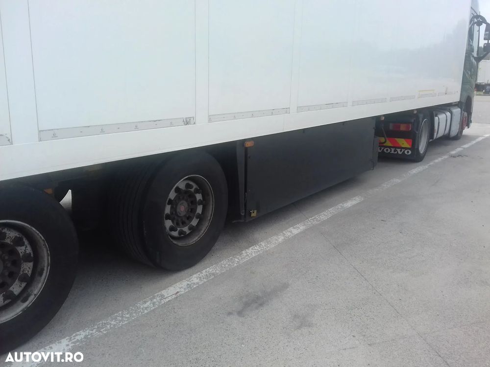Schmitz Cargobull FRIGO MEGA si TRANSPORT CONFECTII PE UMERASE - 7