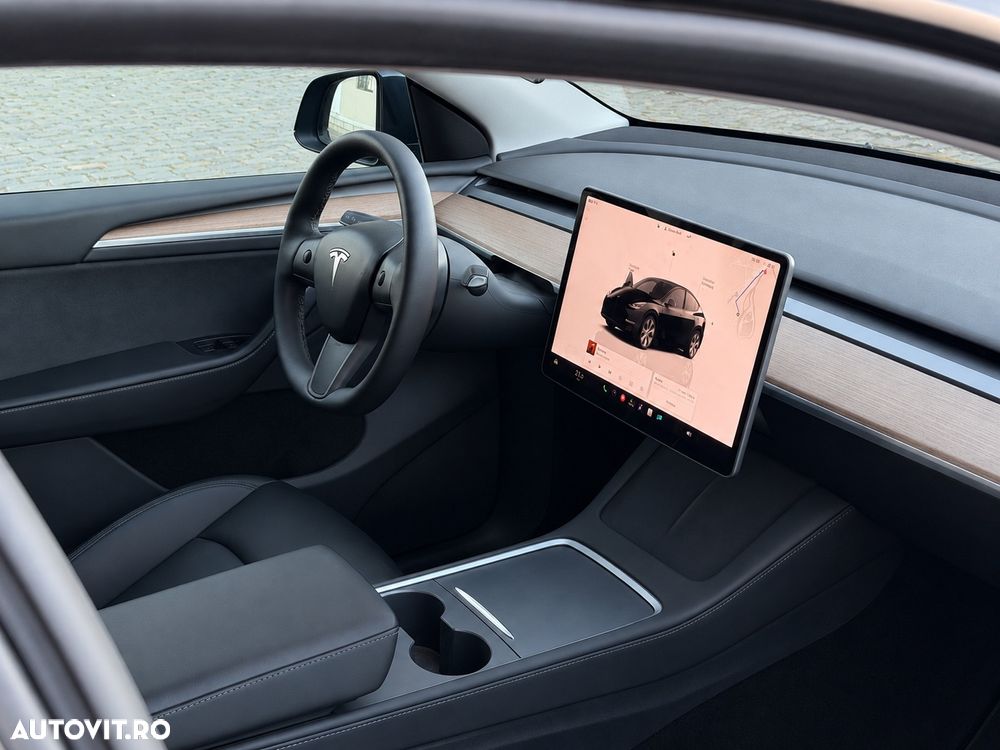 Tesla Model Y - 6