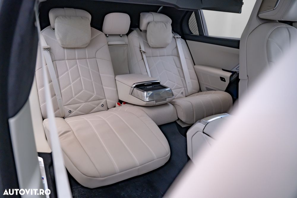 BMW Seria 7 740Ld xDrive MHEV - 23