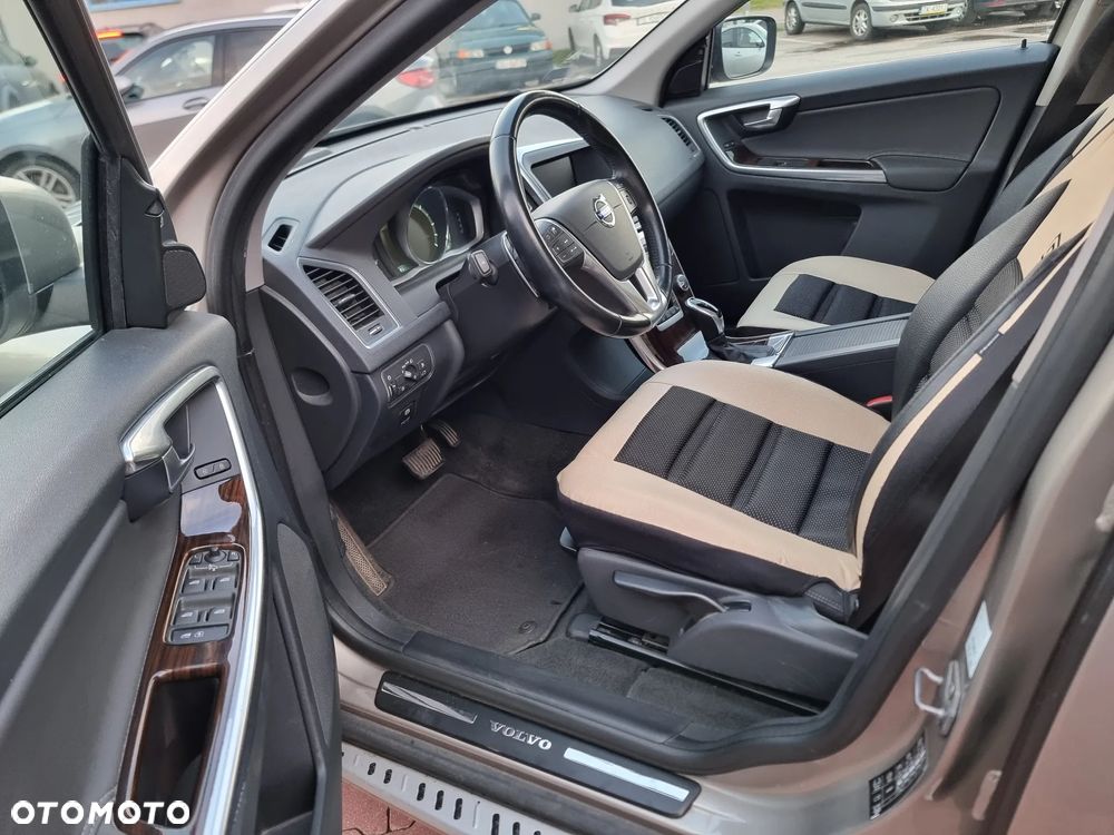 Volvo XC 60 D5 AWD Geartronic Momentum - 6