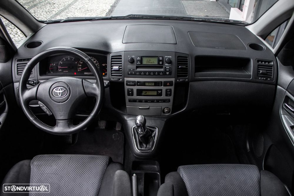 Toyota Corolla Verso 2.0 D-4D - 32