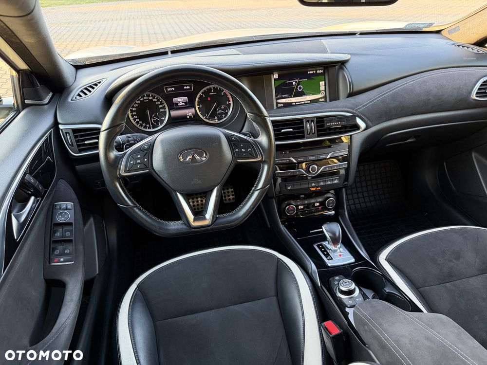 Infiniti Q30 2.2d Sport AWD 7DCT - 15