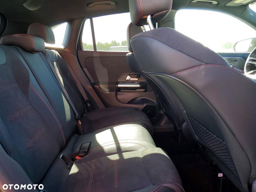 Mercedes-Benz GLA 250 4-Matic - 13