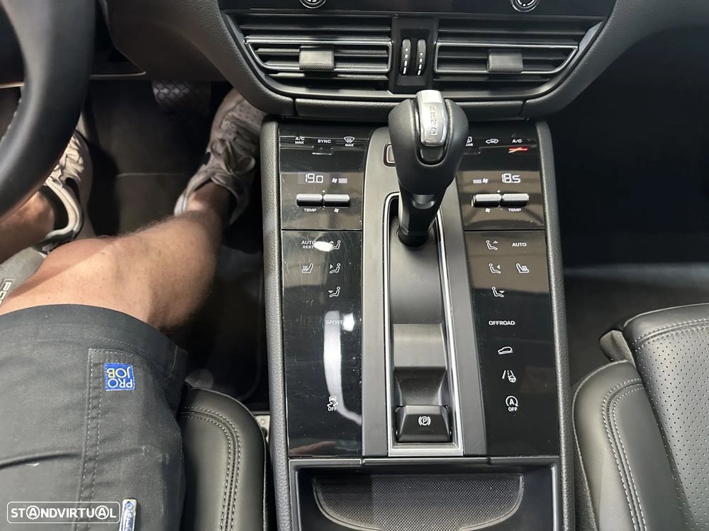 Porsche Macan T - 12