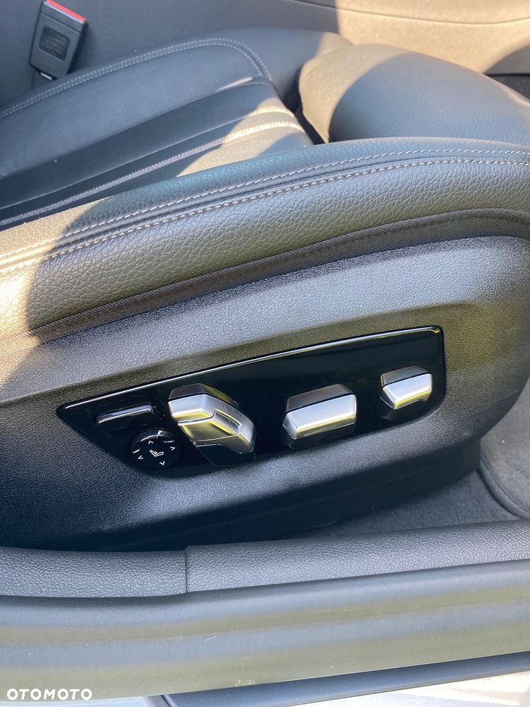 BMW Seria 5 530d Touring Luxury Line - 23