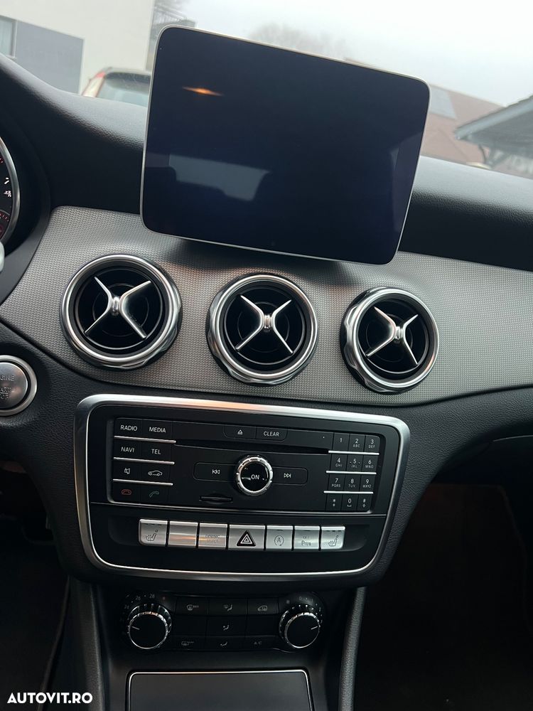 Mercedes-Benz GLA 200 7G-DCT - 7