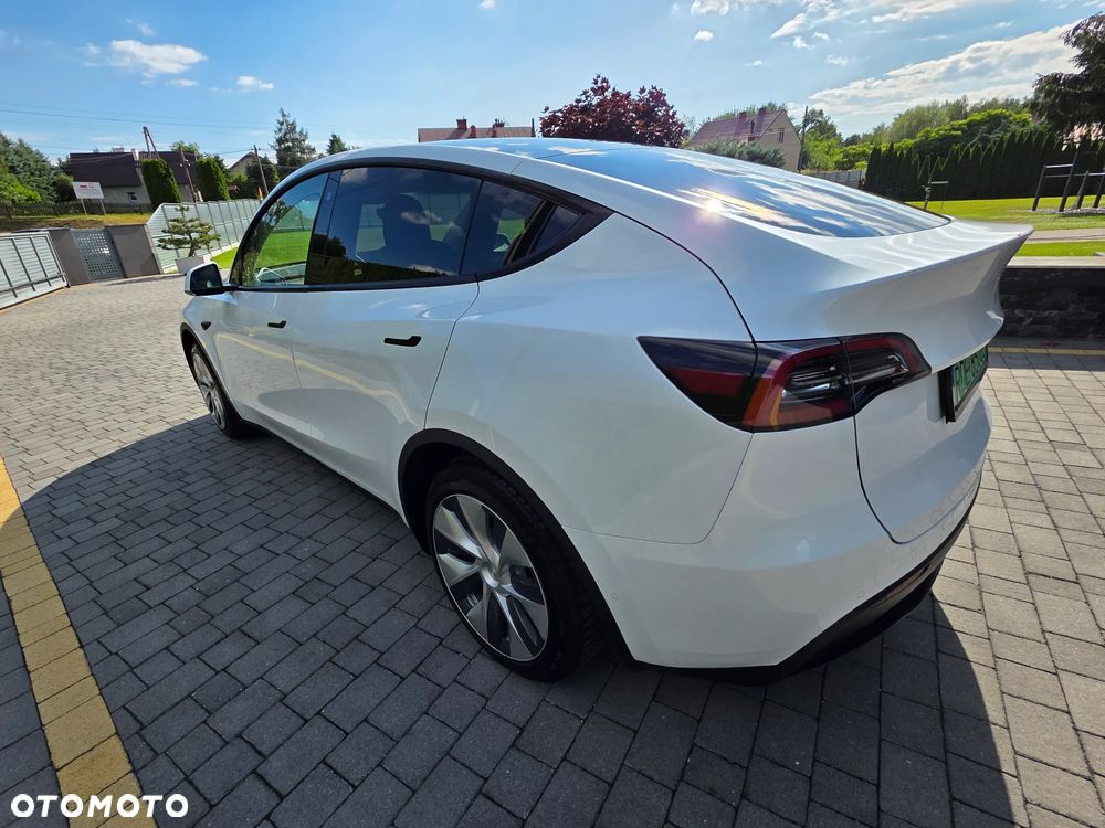 Tesla Model Y Long Range AWD - 9
