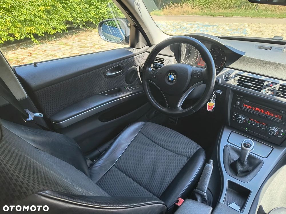BMW Seria 3 325i - 16