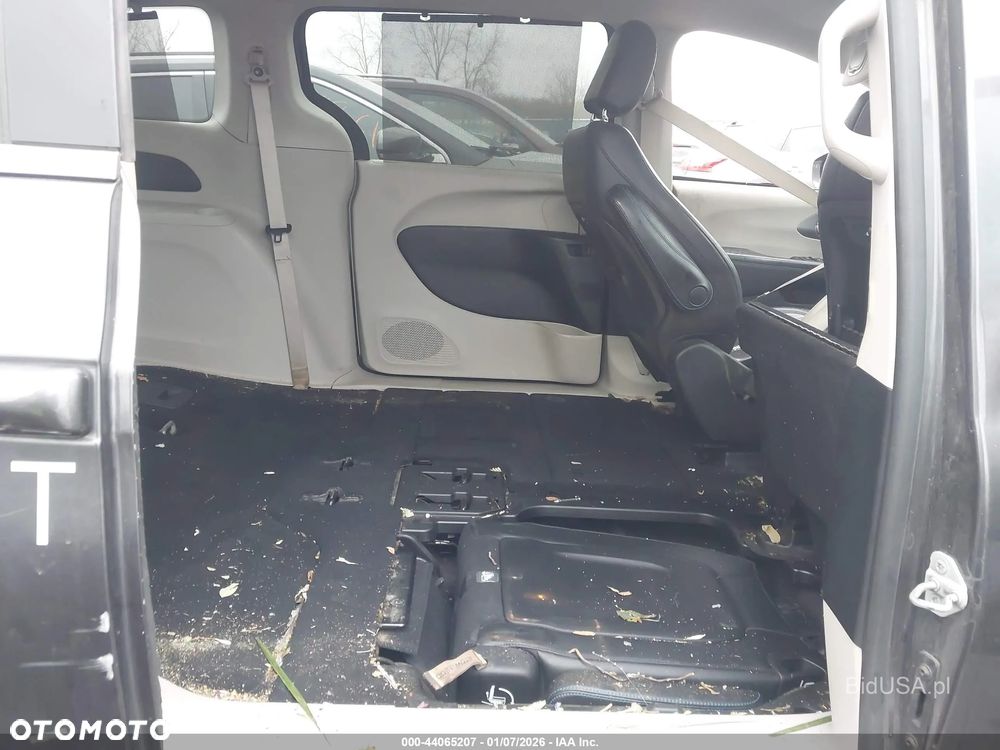 Chrysler Pacifica - 12