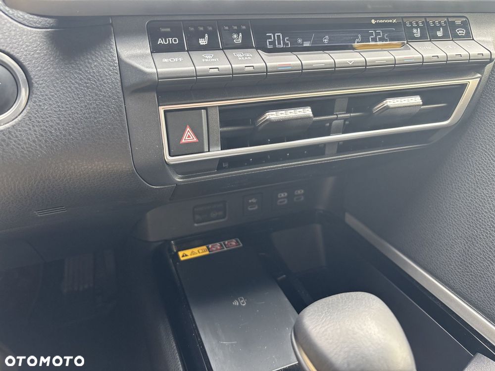 Toyota Camry - 26