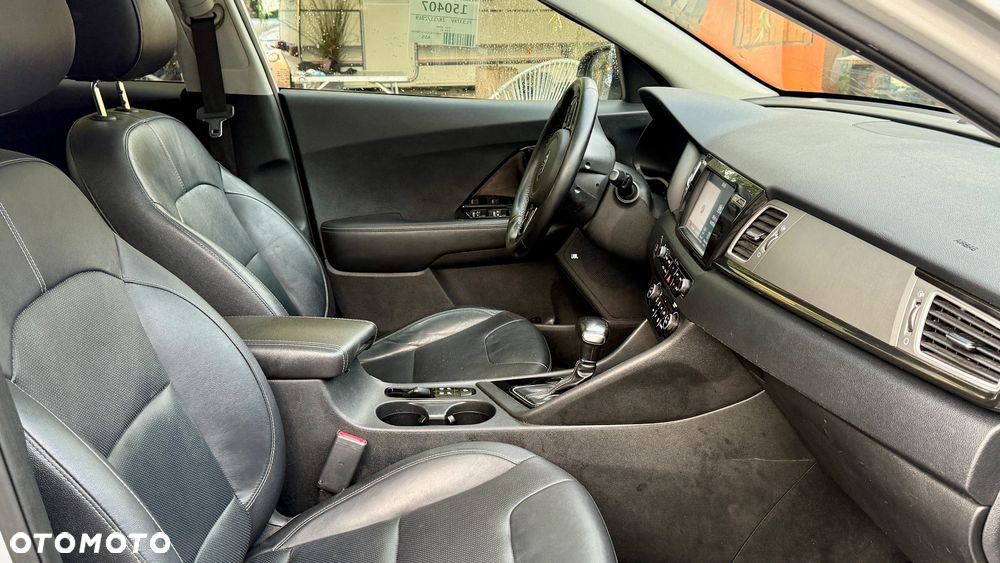 Kia Niro 1.6 GDI Hybrid L Business Line - 33