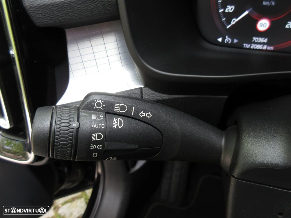 Volvo XC 40 2.0 D3 Momentum Plus Geartronic - 52