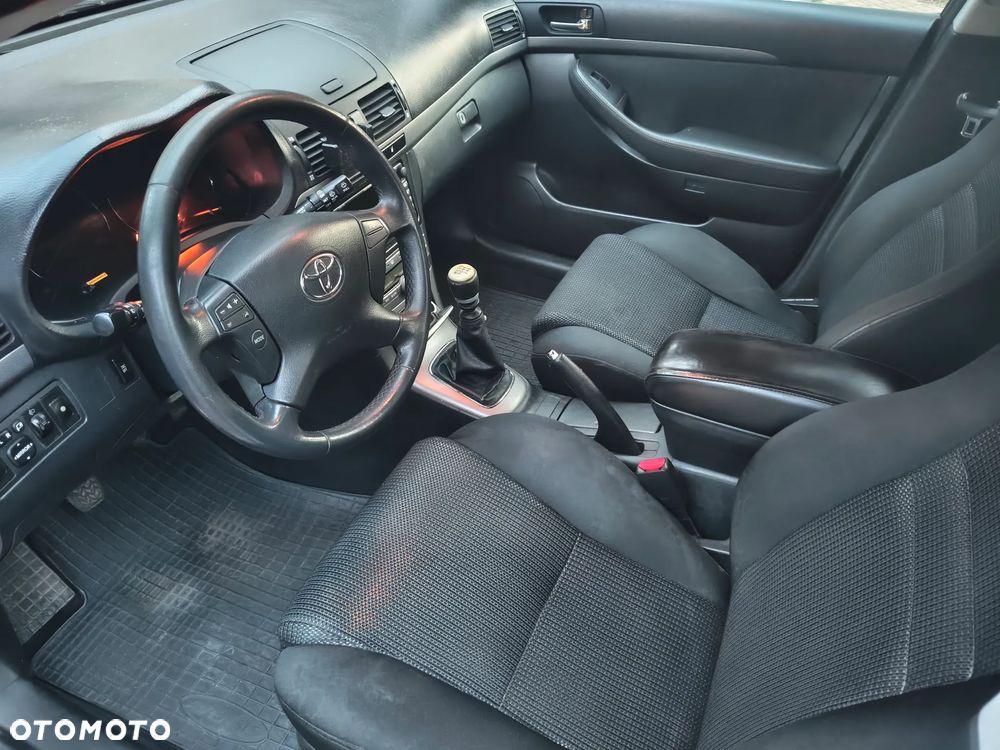Toyota Avensis 2.0 D-4D Sol - 11