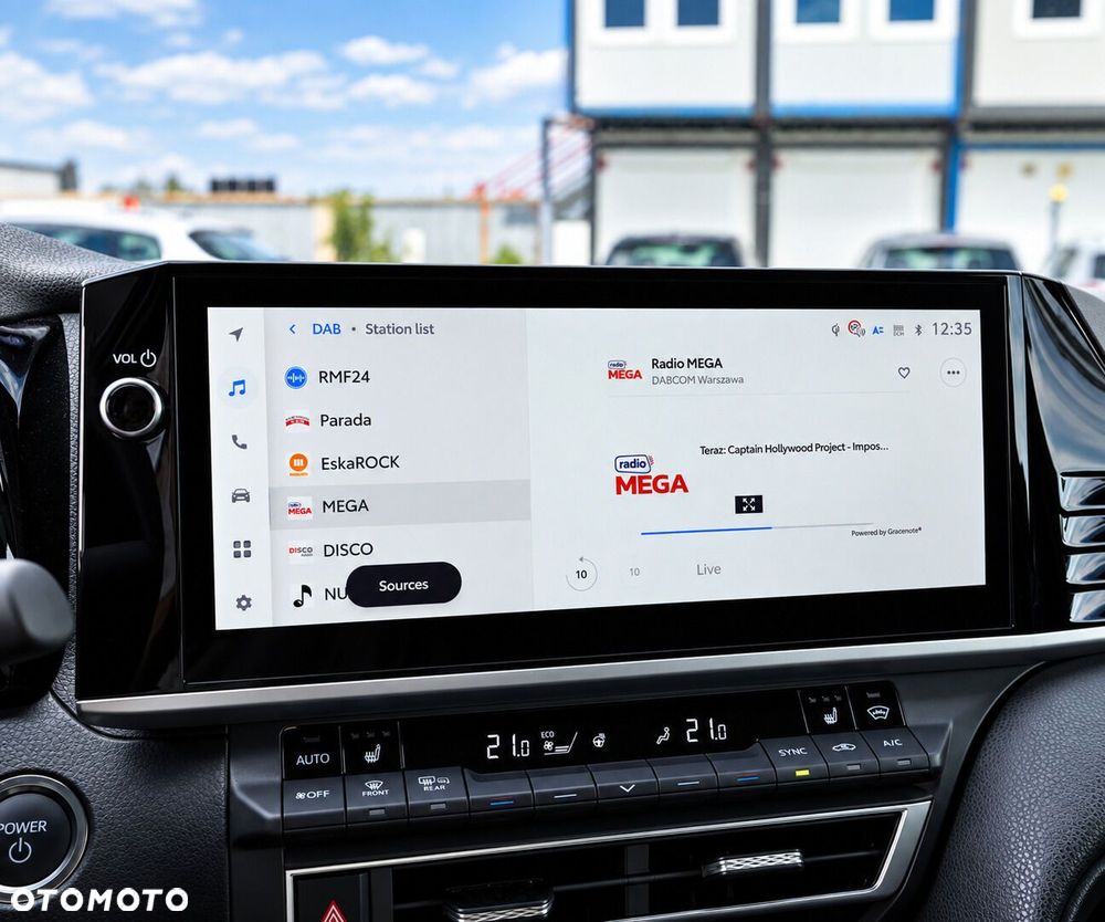 Toyota Camry - 28