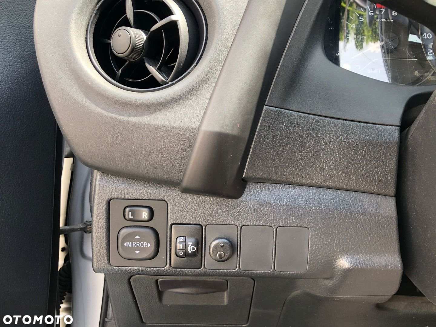 Toyota Corolla - 25