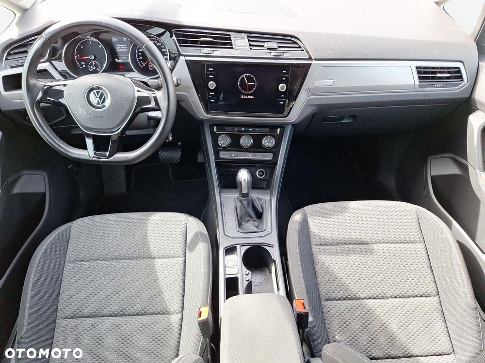 Volkswagen Touran - 10