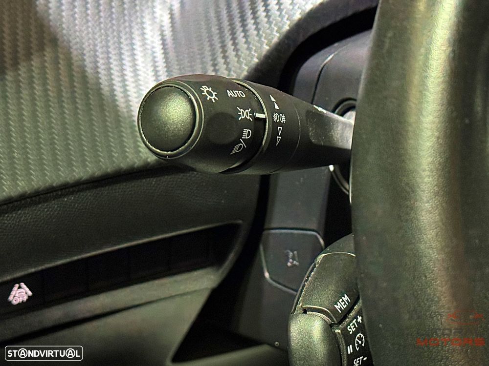 Peugeot 2008 1.2 PureTech Allure EAT8 - 27