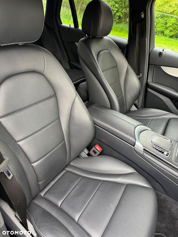 Mercedes-Benz GLC 300 4Matic 9G-TRONIC Exclusive - 22