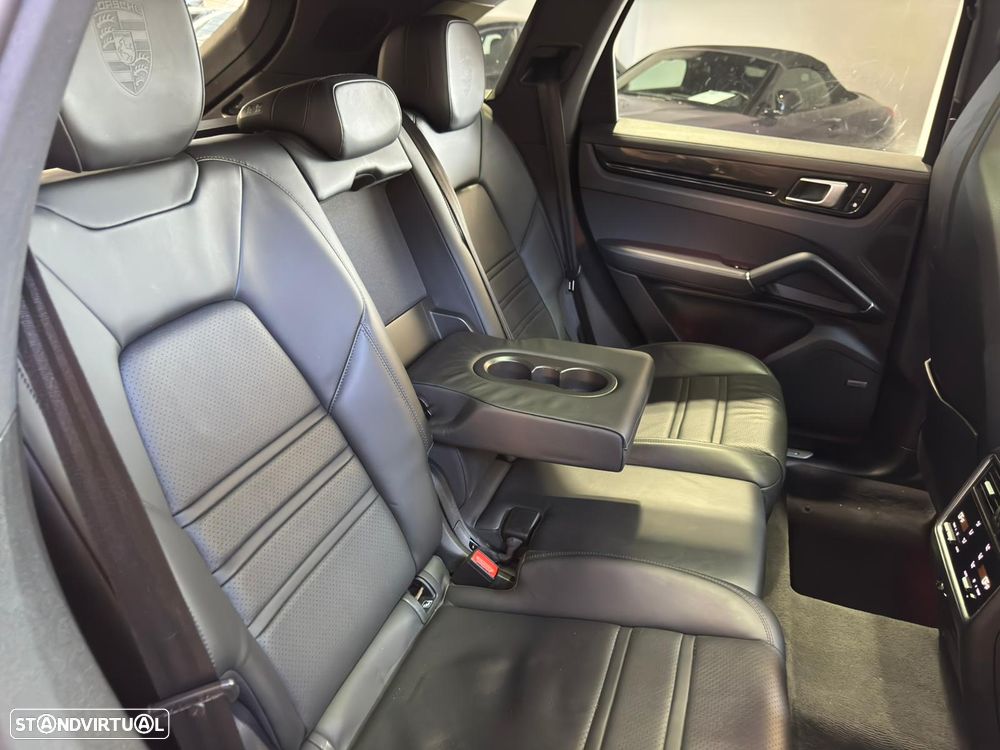 Porsche Cayenne E-Hybrid Platinum Edition - 38
