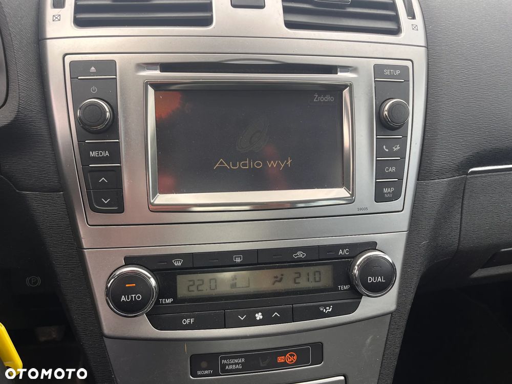 Toyota Avensis 1.6 Premium - 24