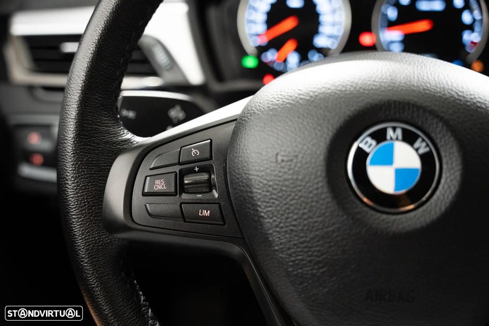 BMW X1 25 e xDrive Corporate Edition - 13