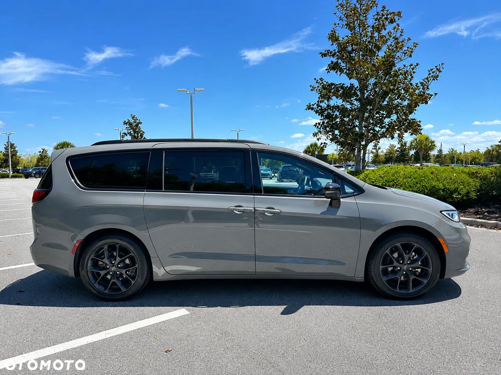 Chrysler Pacifica - 7