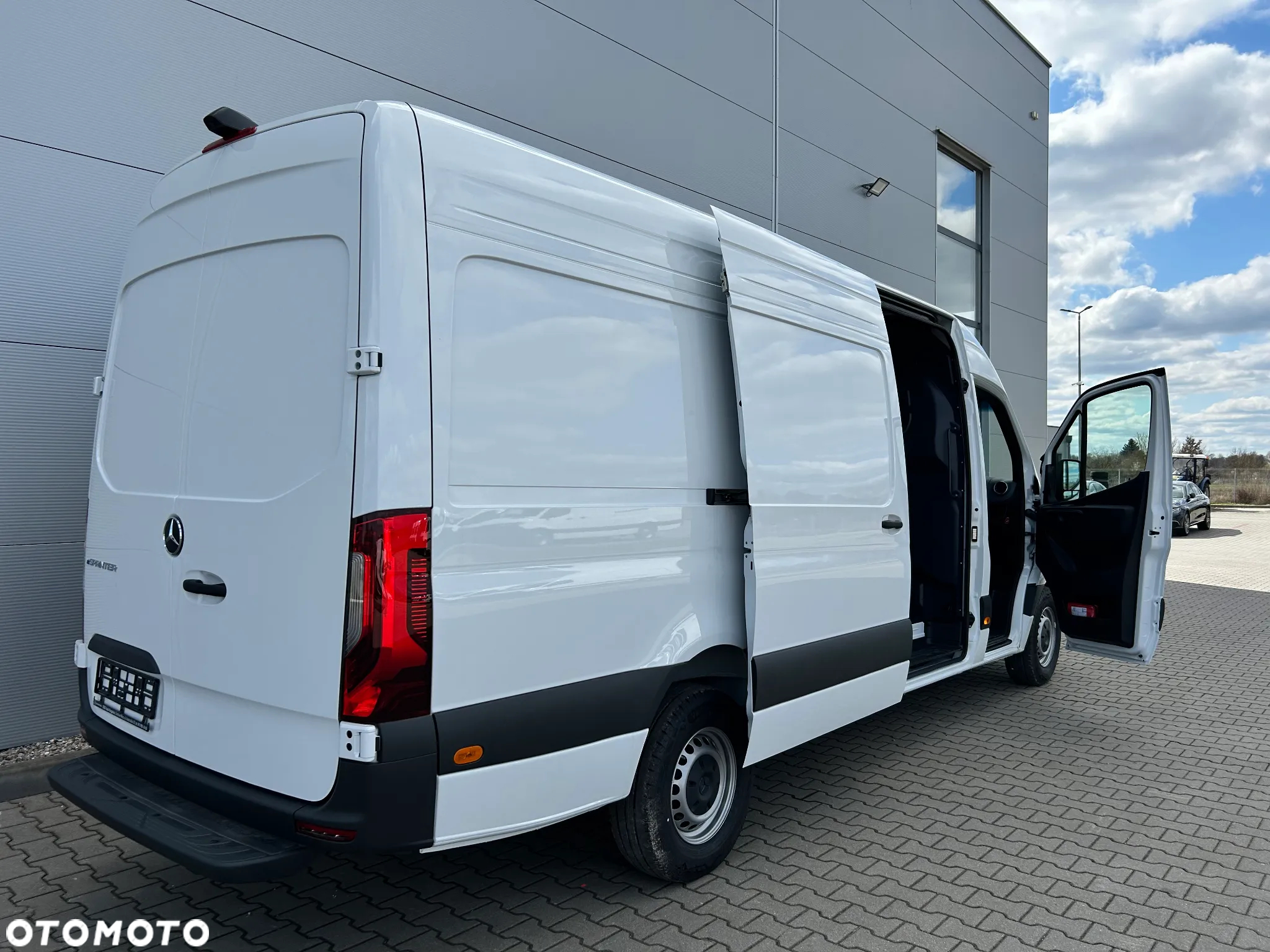 Mercedes-Benz eSPRINTER 314e FURGON DŁUGI - 14