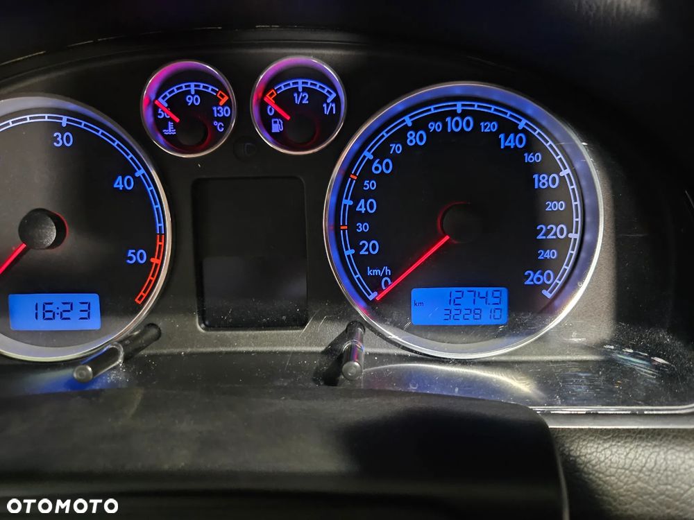 Volkswagen Passat - 9