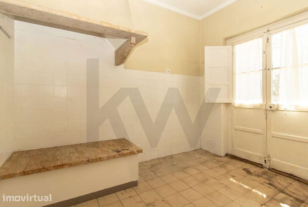 APARTAMENTO T2 COM LOGRADOURO DE 60M2 - RUA D. CARLOS I, LARANJEIRO - Grande imagem: 3/32