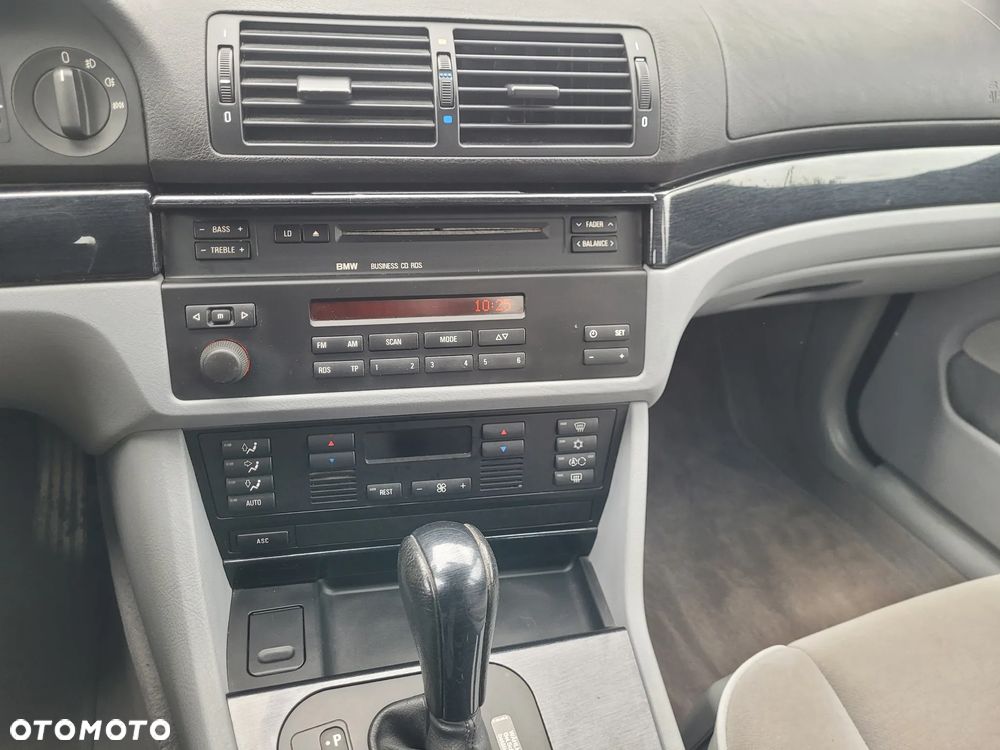 BMW Seria 5 523i - 30