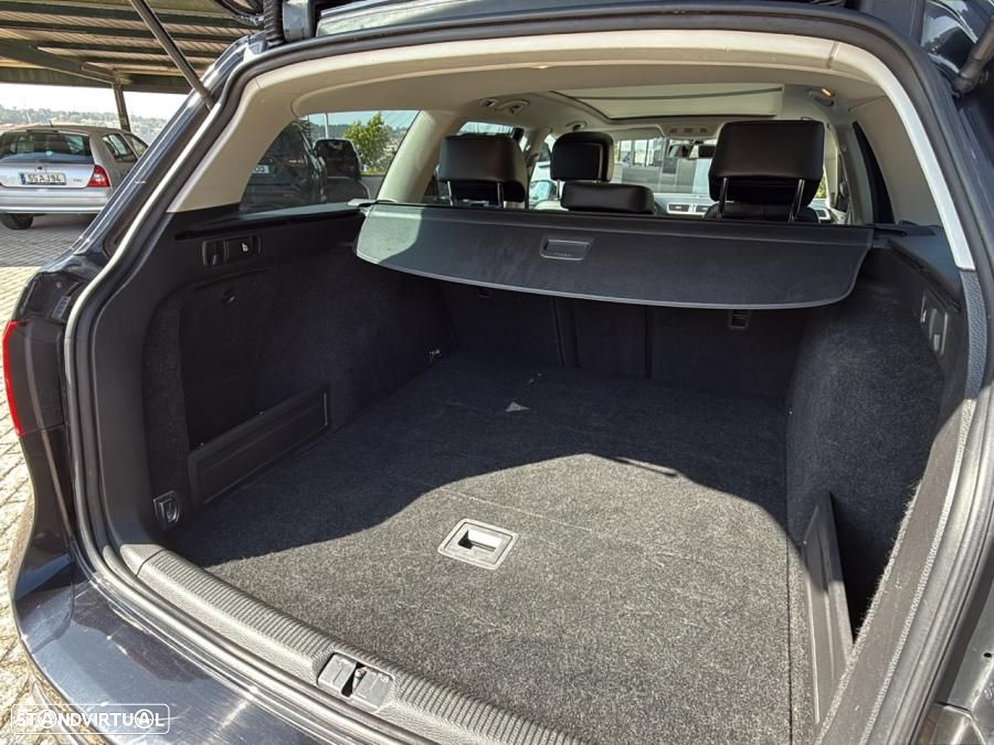 VW Passat Variant 1.6 TDI Confortline Navig - 9