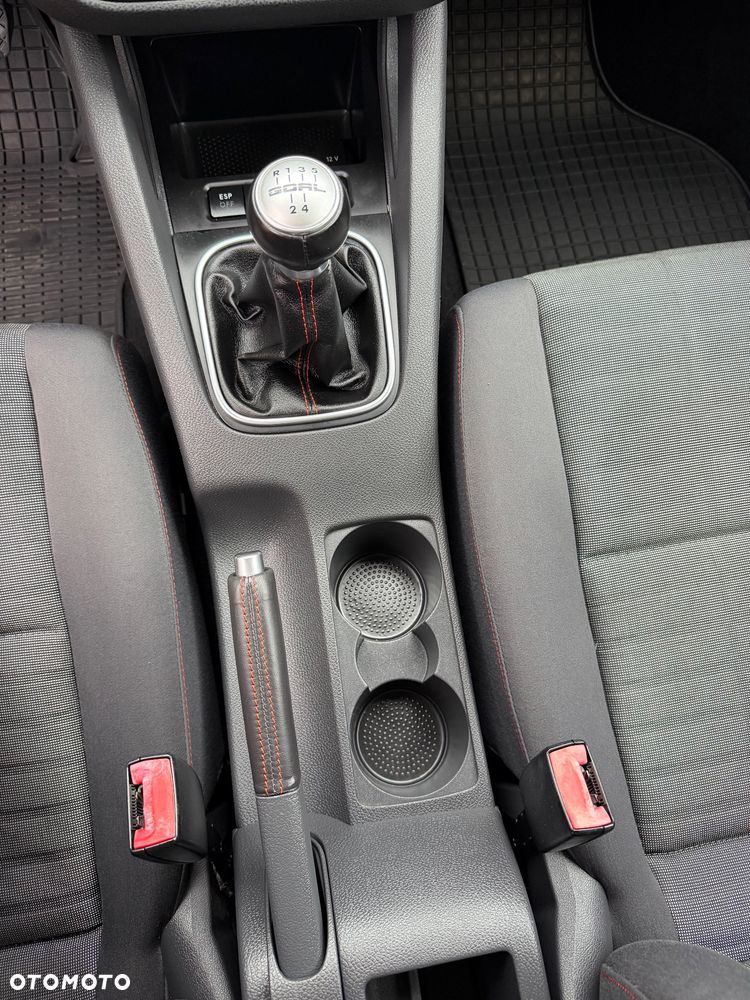 Volkswagen Golf - 36