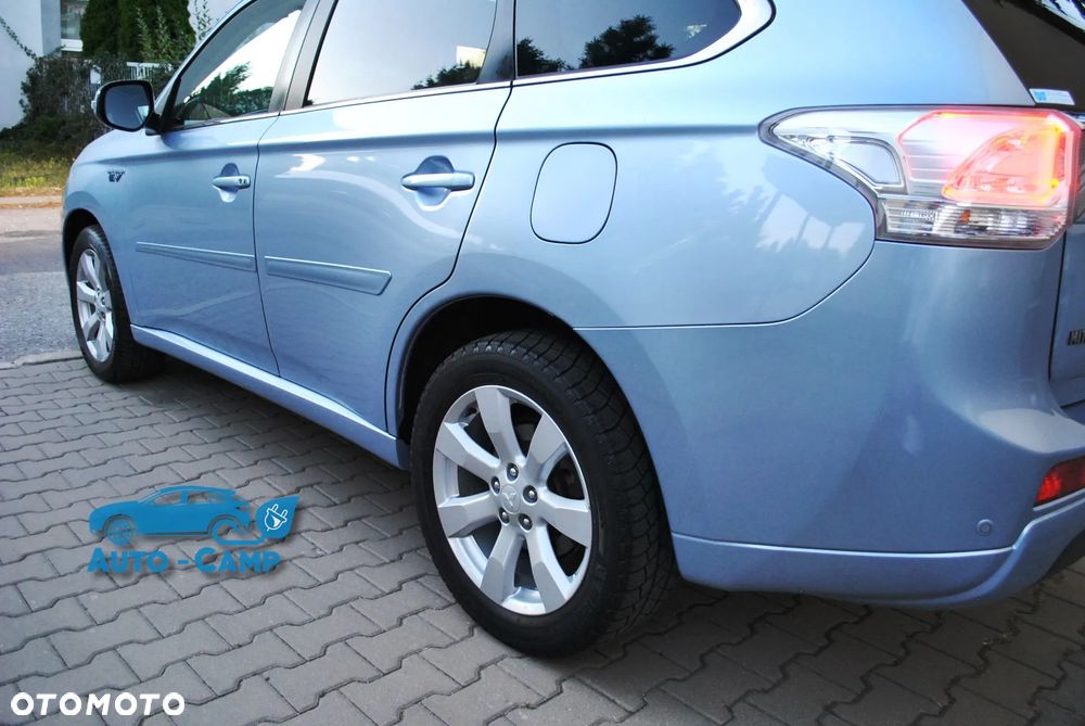 Mitsubishi Outlander Instyle NAVI + - 26