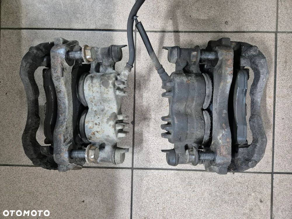 ZACISK HAMULCOWY LEWY PRAWY PRZÓD MASTER III MOVANO B  NV400 2.3 10r.+ - 1