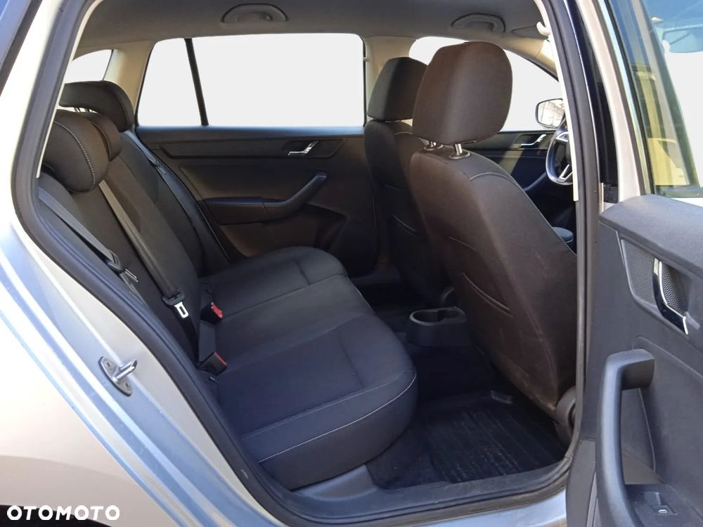 Skoda RAPID Spb 1.2 TSI Ambition - 30