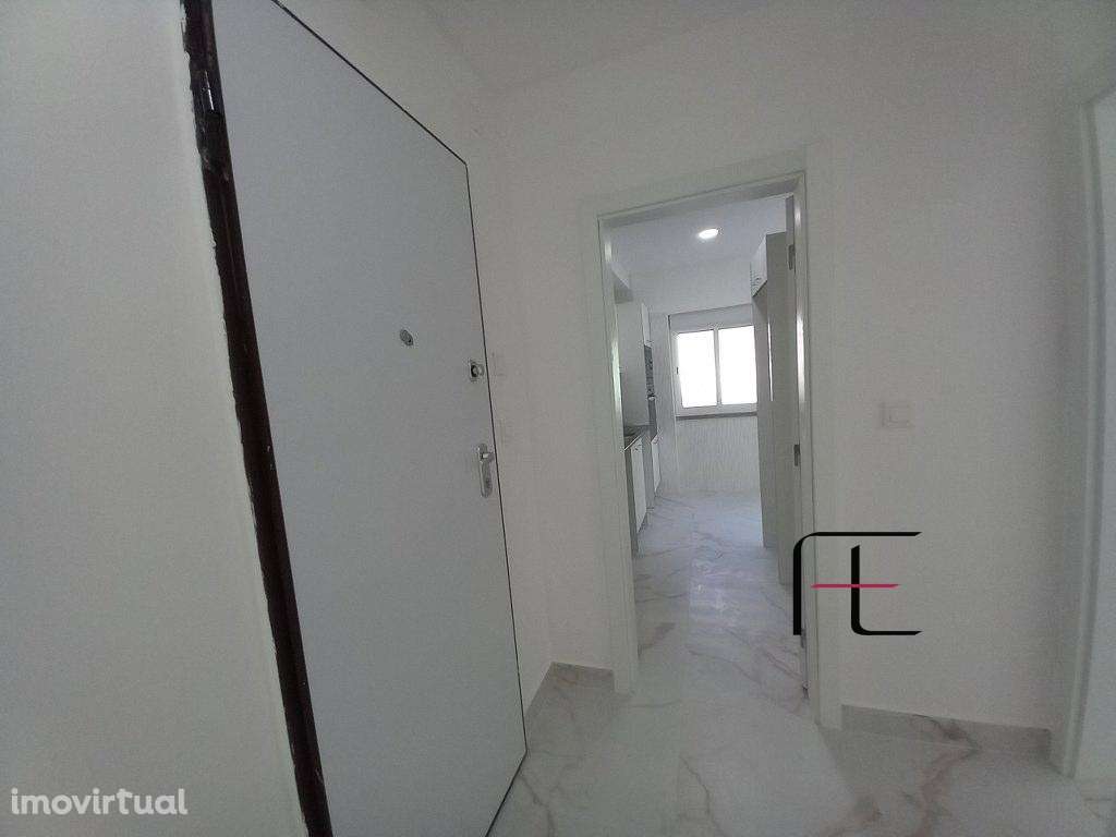 Apartamento T2 Venda em Amora,Seixal - Grande imagem: 4/32