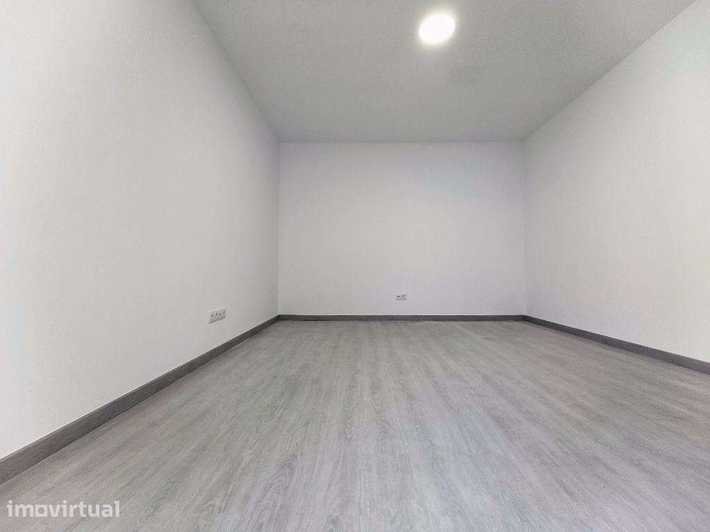 Apartamento T4 totalmente remodelado com suíte, varanda e vista rio... - Grande imagem: 3/18