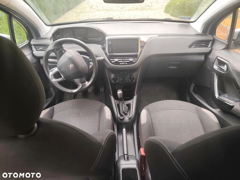 Peugeot 208 - 5