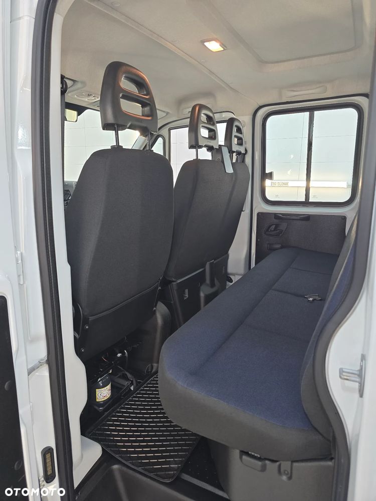 Iveco DAILY 50C18 / 35C18 DOKA SKRZYNIA DŁUGA3,81cm + SKRZYNIA NA NARZĘDZIA DEMONTOWANA HAK 3500Kg TEMPOMAT KLIMA 31 Tyś km SERWIS DO OSTATNIEGO Km ASO IVECO NA GWARANCJI - 33