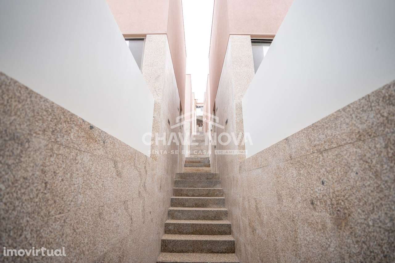 Vila T1 com jardim em Bonjardim - Grande imagem: 2/13