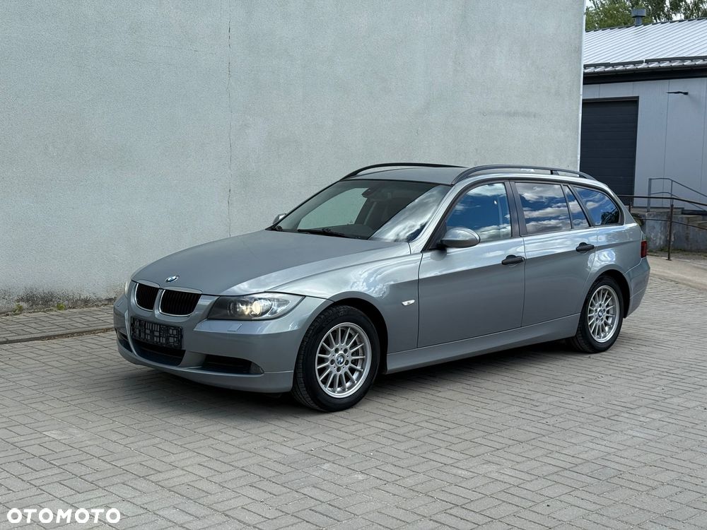 BMW Seria 3 318i - 4