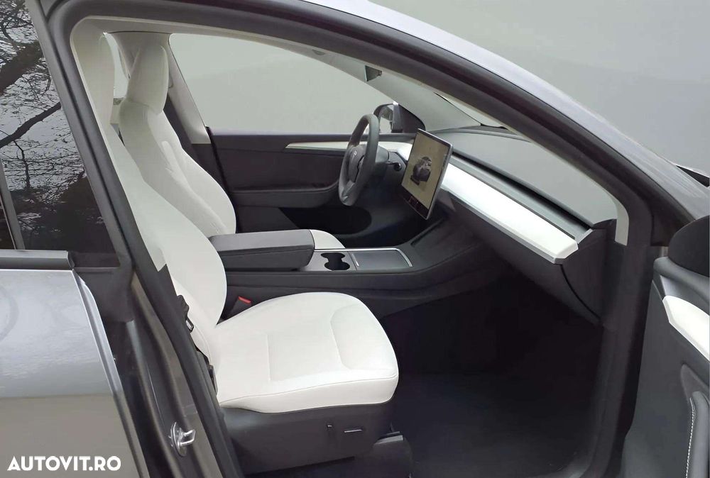 Tesla Model Y Performance Dual Motor AWD - 5