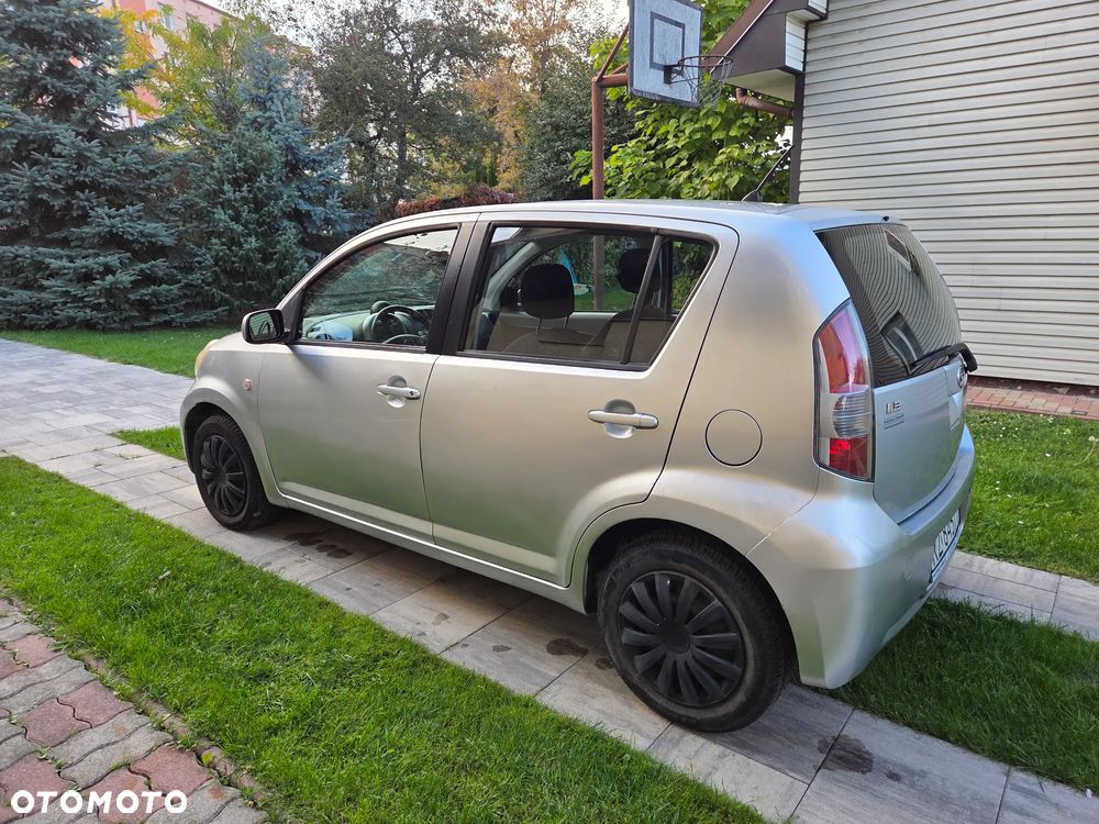 Daihatsu Sirion - 2