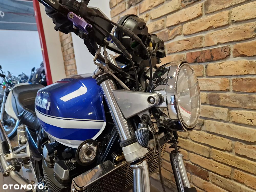 Suzuki GSX - 12