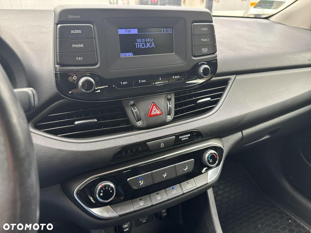 Hyundai i30 1.5 DPI Classic + - 21