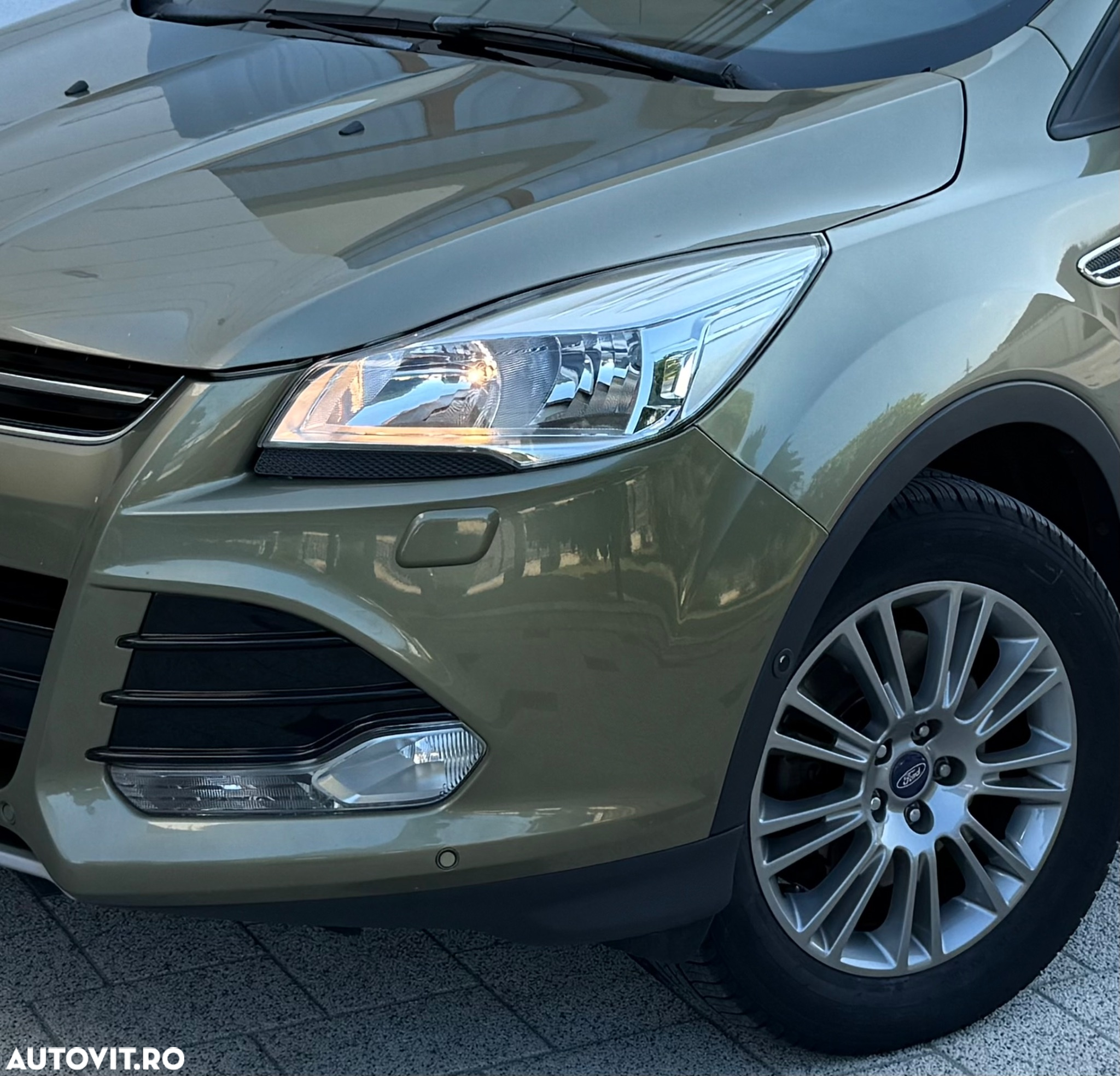 Ford Kuga 2.0 TDCi 4WD Powershift Titanium - 20