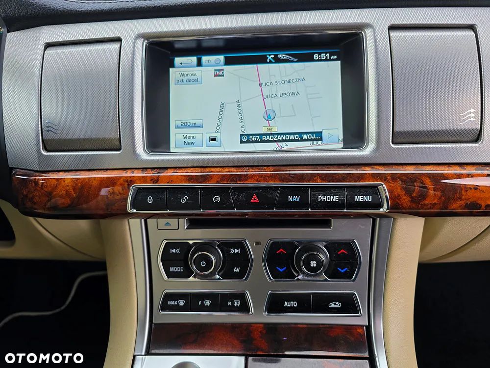 Jaguar XF 2.2 D Premium Luxury - 30