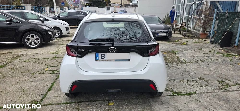 Toyota Yaris 1.5 L Dynamic - 6