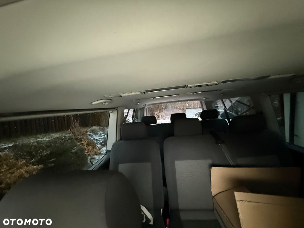 Volkswagen Caravelle - 14